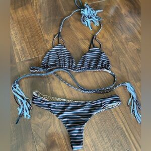 Acacia Swimwear Locals Bikini Top Medium w/Ho’okipa Bottom P(XS) in Dark Classic